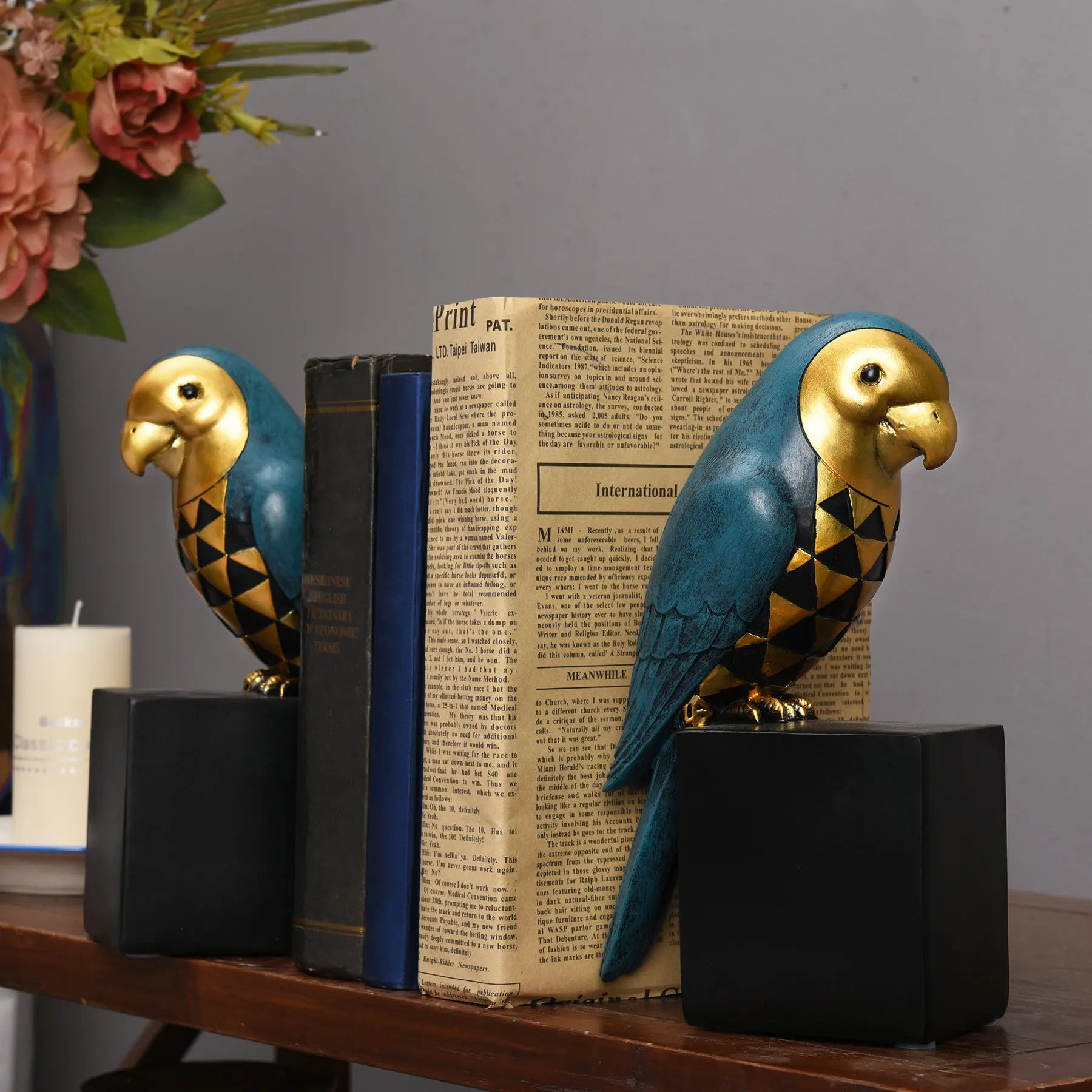 Office Desk Animal Statue Resin Art Luxury Resin Parrot Book Ends Craft Decoration Bird Bookends