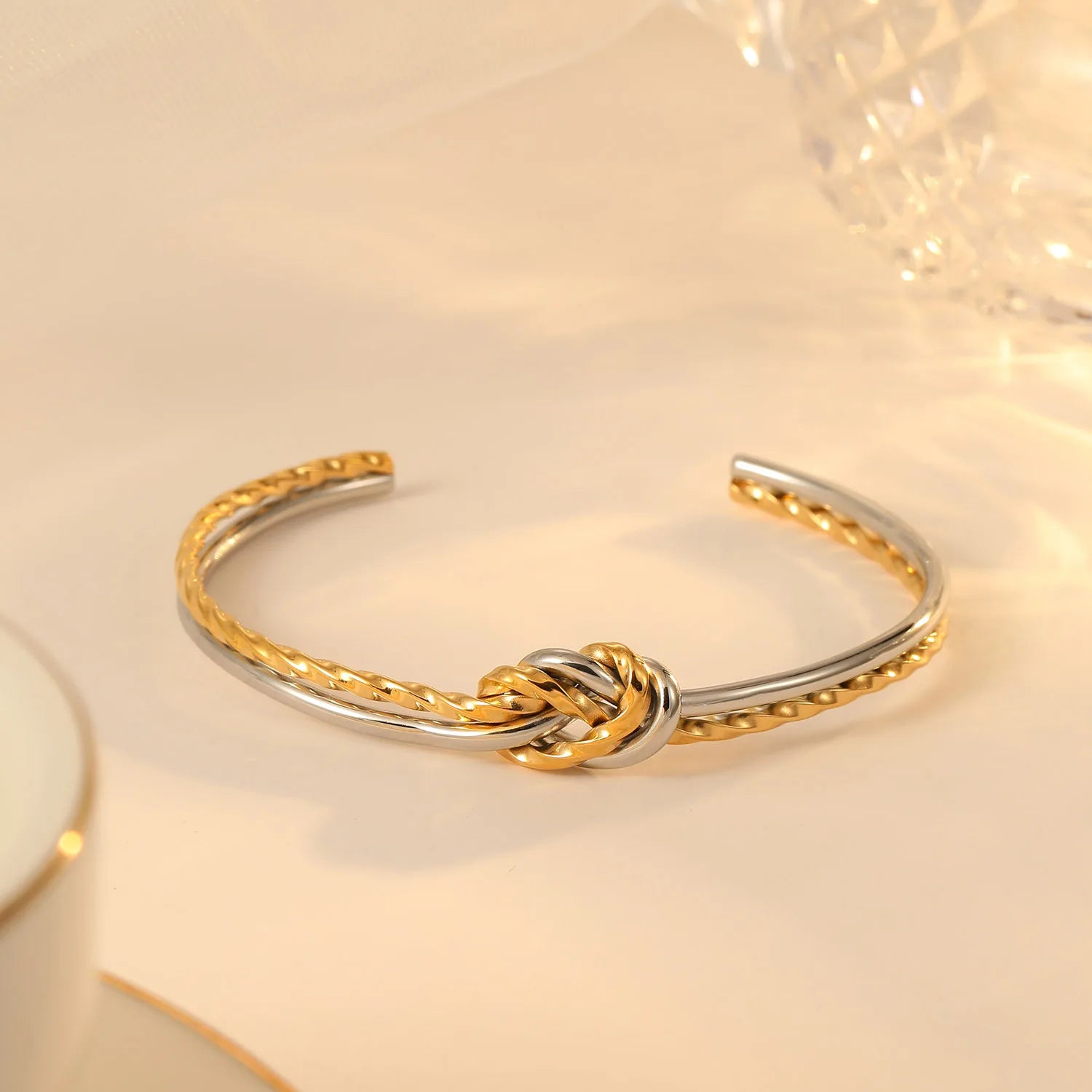 2023 18K Gold Stainless Steel Colorful Simple Knot Bracelets Women OEM ODM Fine Jewelry Featuring Diamonds Pearls Wholesale