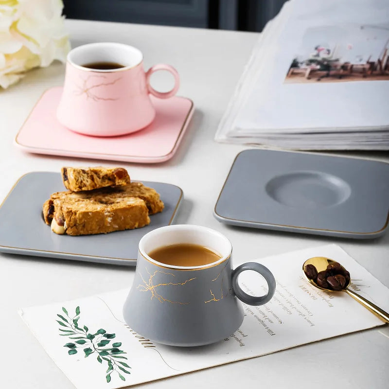 The Latest Design Round Handle Gold Rim Ceramic Latte Coffee Cup with Square Saucer