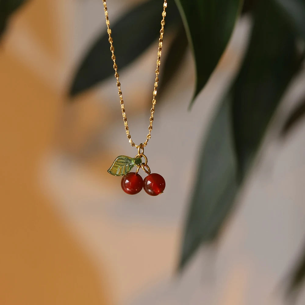 Moge Dropshipping Red Agate Crystal Clavicle Chain Handmade Stainless Steel Plated 18K Gold Cherry Rhinestone Necklace for Women