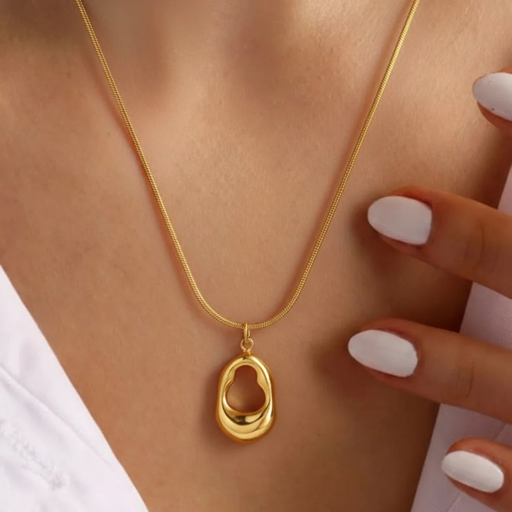 Trendy Hollow Water Drop Necklace Pendant Niche Design Versatile High-End 18K Gold Plated Geometric Stainless Steel Clavicle