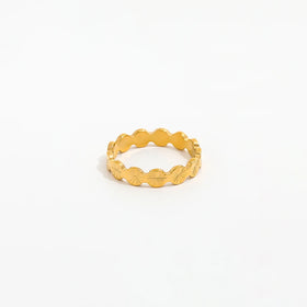 Fenny 18K Gold Plated Wholesale Tarnish Free Small Round Slice Engraved Flower Pave Stainless Steel Finger Ring Trend for Women