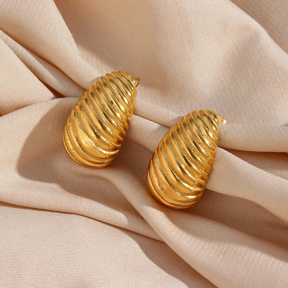 New Fashion Custom Jewelry Tarnish Free 18K Gold Plated Stainless Steel Chunky Striped Texture Croissant Stud Earrings for Girls