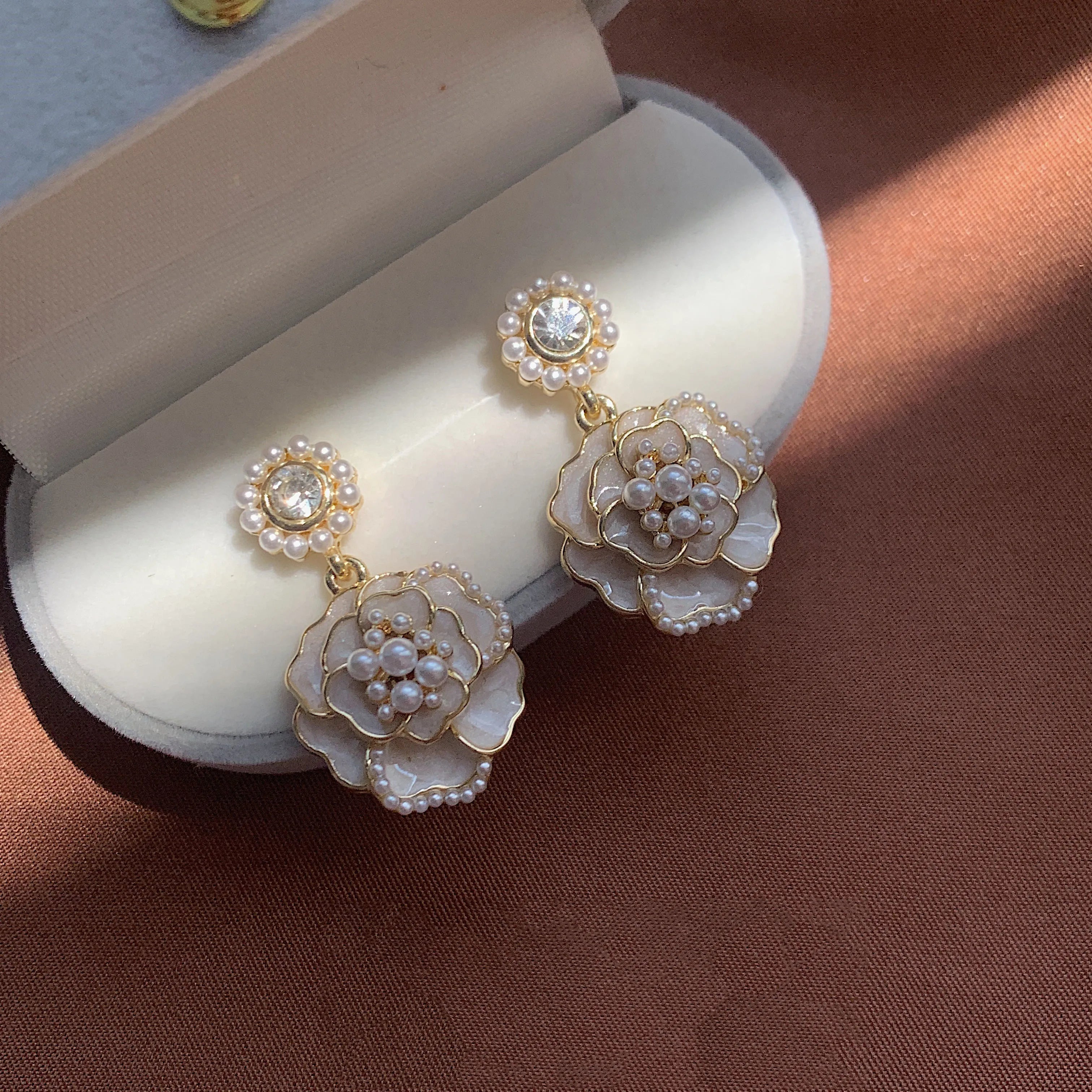 Elegant S925 Silver Needle Earrings Rhinestone Pearls Earrings Camellia Flower Dangle Earrings for Women