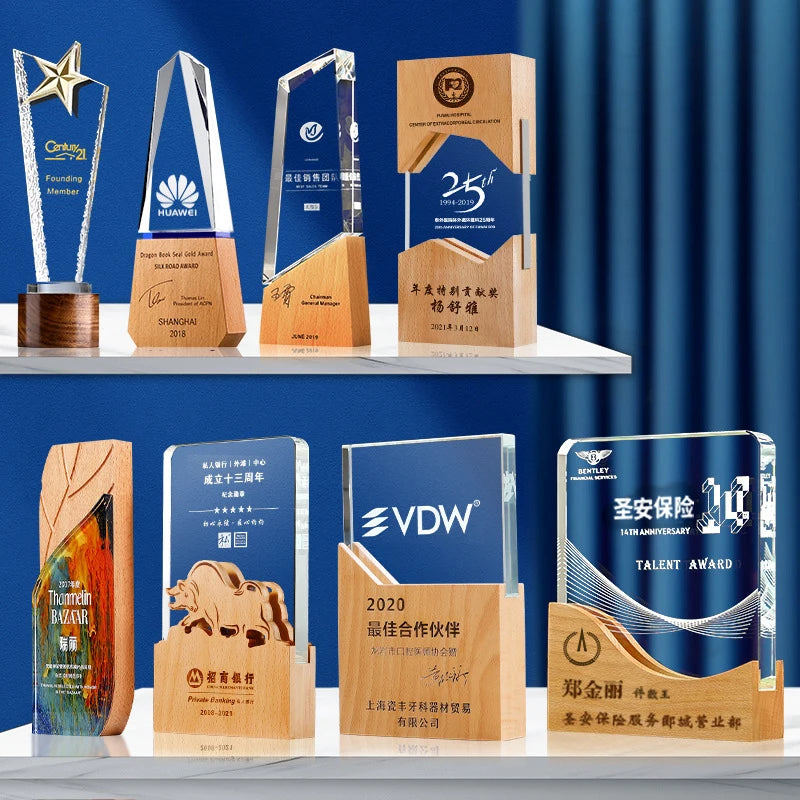 Professional Manufacturer's Unique Solid Wood Crystal Trophy Folk Art Style Award Ceremony Trophies Polished Technique