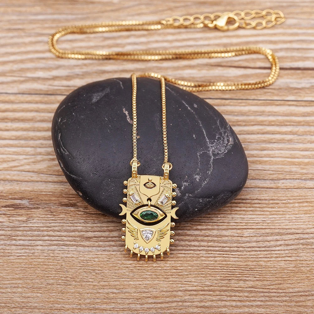QIKU Creative Design Movable Green Rhinestone Eye Pendant Gold Color Necklace Accessories INS Fashion Women Jewelry Wholesale