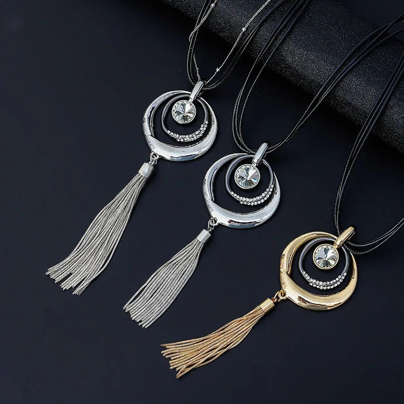 Stylish Multi Circle Inlay Rhinestone Alloy Pendant  With Tassels Double Layer Rope Necklace for Women Jewelry