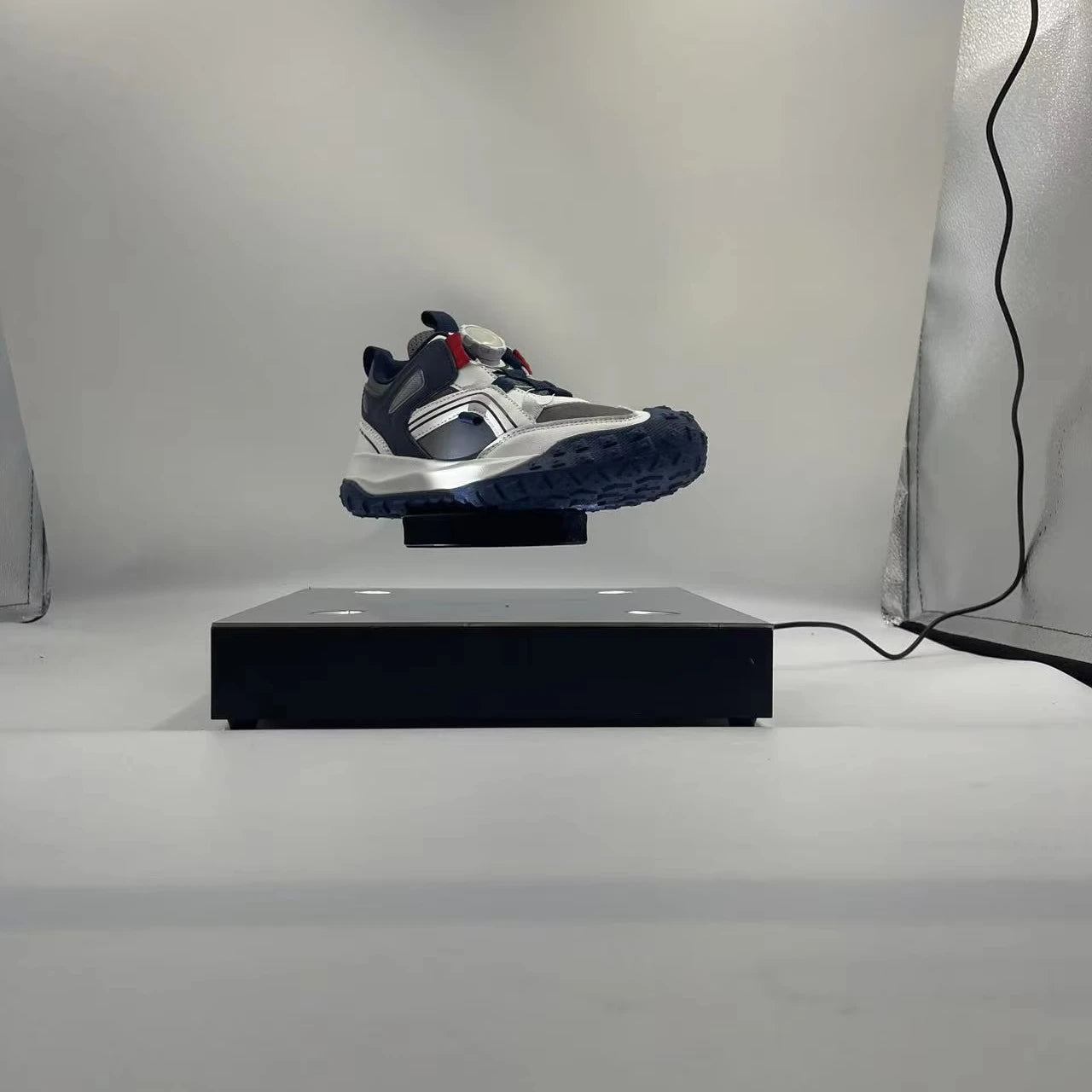 360 Rotating 4LED LIGHT square  Magnetic Levitation Floating 1kg 2kg Beer Bottle Shoes Display Stand with 50mm Levitation Gap