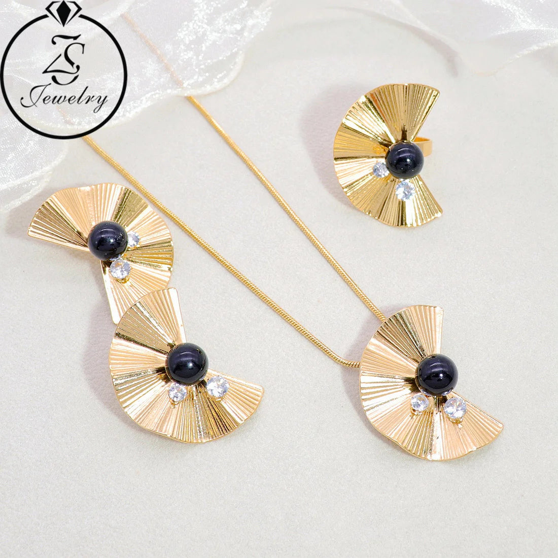Yiwu Jewelry Girl Love Shaped Gold Plated Stainless Steel Trendy Element Women Design Necklace Set