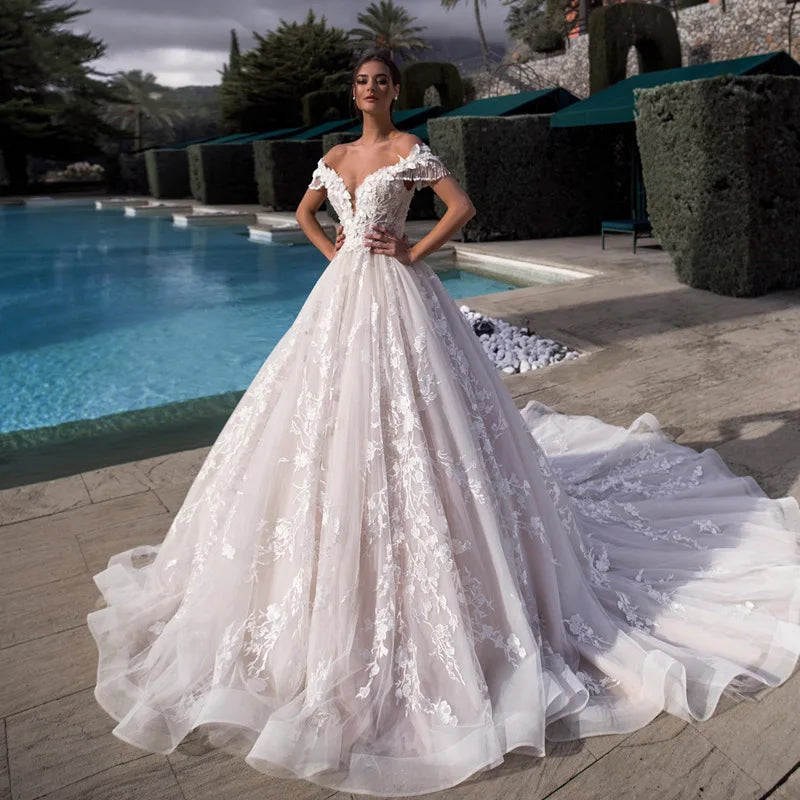 Guangzhou Auyan White Cotton Classic Ball Long Sleeve Lace V Neck Retro Trailing Evening Luxury Wedding Dress for Women