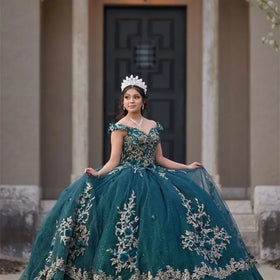 Emerald Green Princess Off the Shoulder Ball Gown Quinceanera Dresses Beaded Flower With Cape Celebrity Party Gowns MQ640