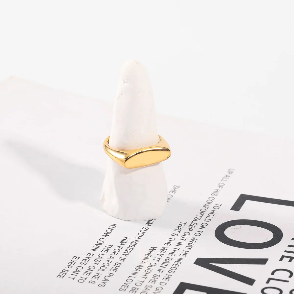 Retro Simple 18K Plain Gold French Flair D Thin Finger Rings Stainless Steel Strip Rectangle Signet Personality Women's Rings