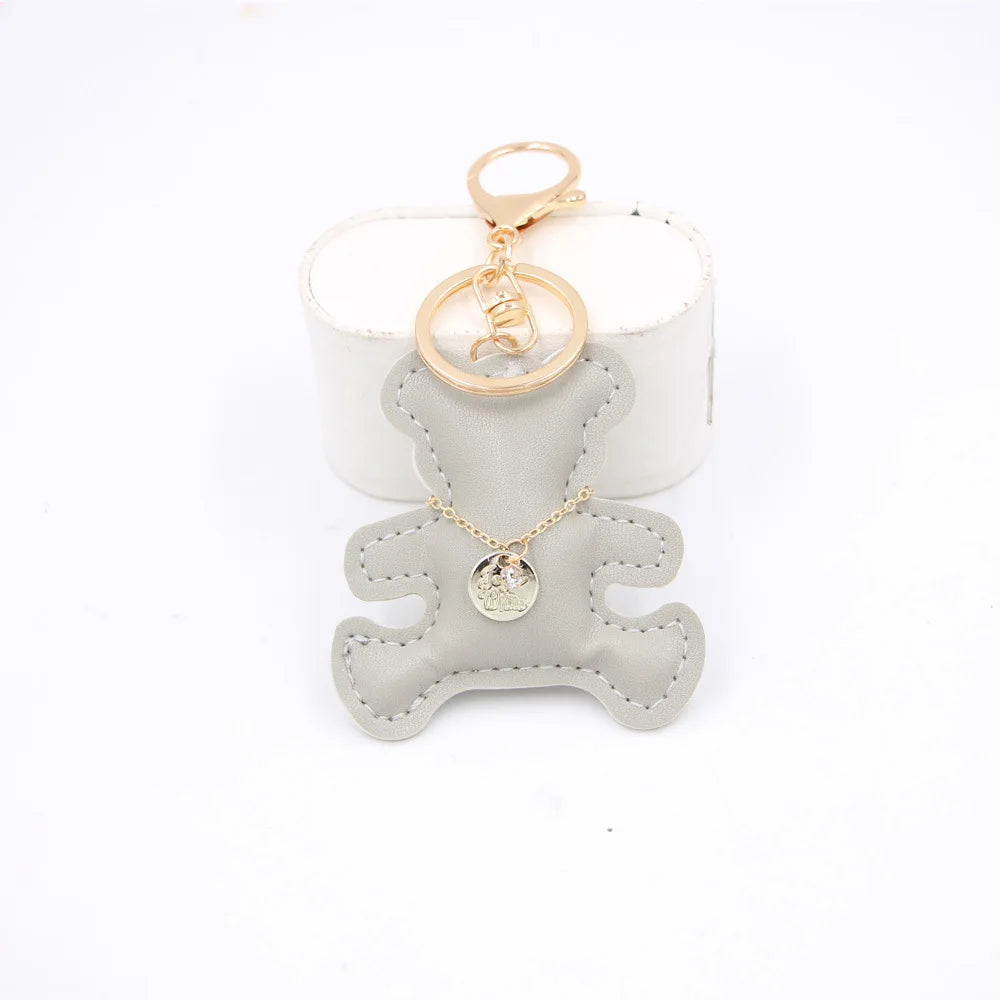 2025 Designer Bear Keychain Cute Trendy Leather Keyring for Women Luxury Bag Pendant and Charm