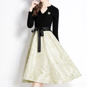 2023 New Autumn Women's Mid Length A-line V-neck Lace Waist Dress
