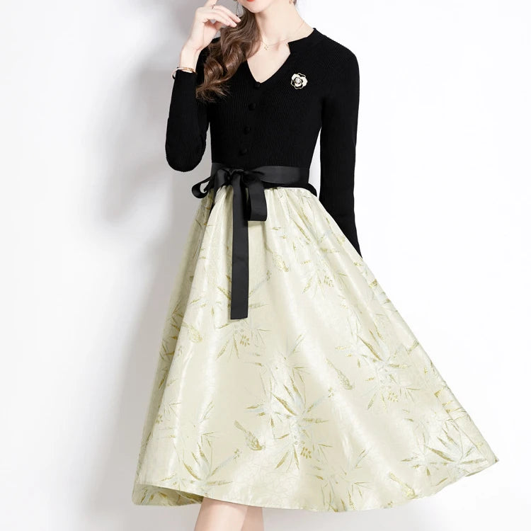 2023 New Autumn Women's Mid Length A-line V-neck Lace Waist Dress