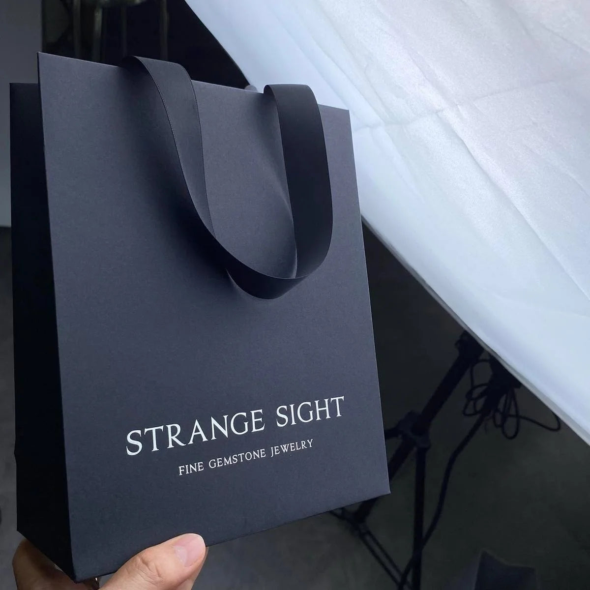 Light Luxury Retro Flower and Bird Gift Bag High-grade Clothing Store Thick Portable Shopping Bag Custom Paper Bag