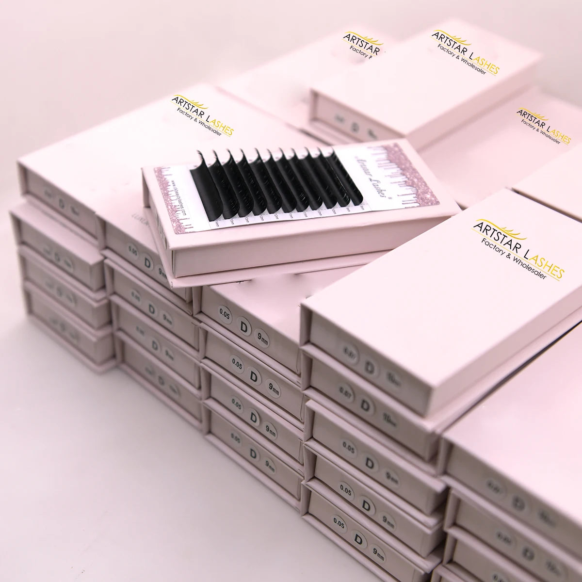 Wholesale Custom Label Mink Lashes Tray Soft CC/DD Curl 0.03 0.05 0.07 Matte Eyelash Extension Box Packaging