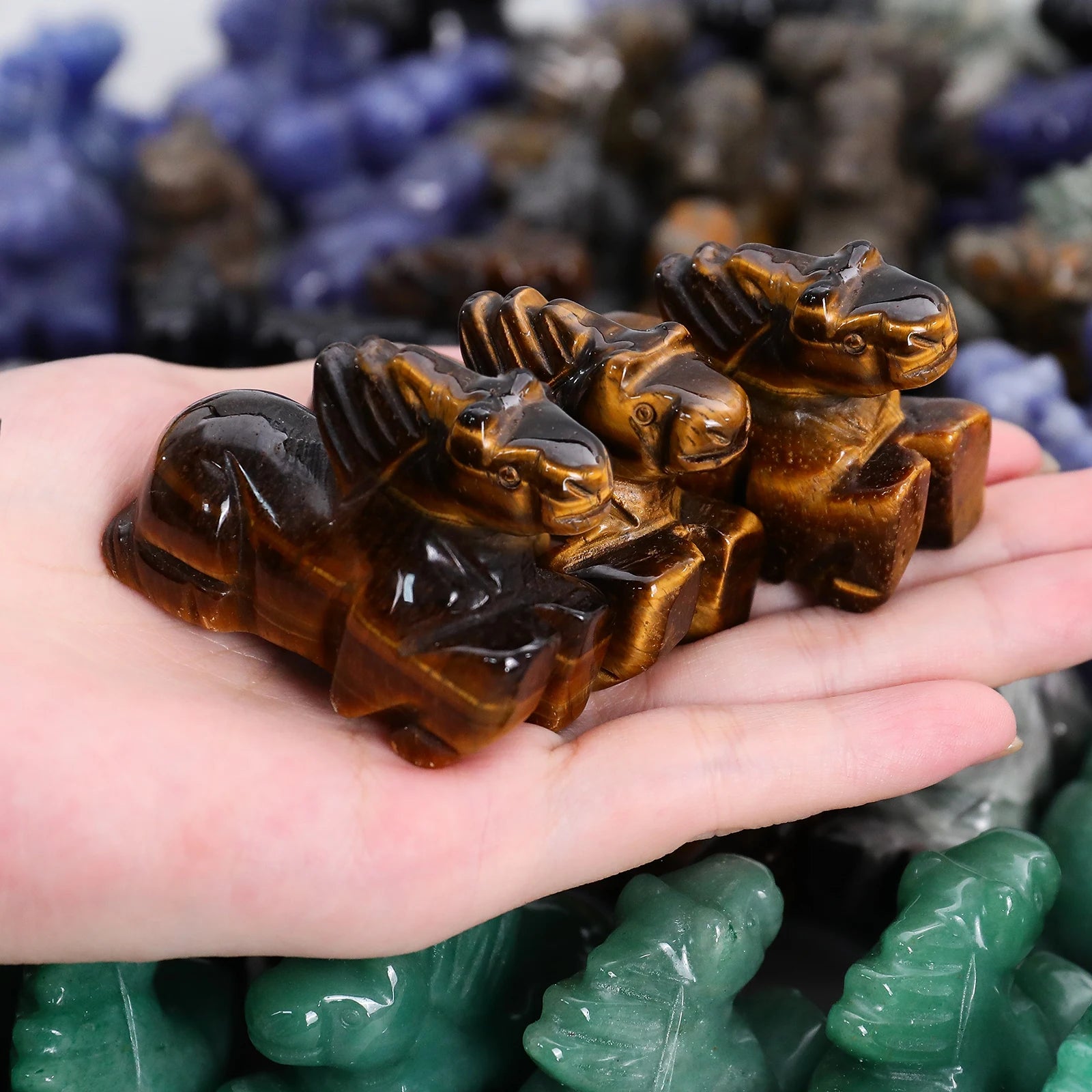 Factory Wholesale Engraved Religious Natural Crystal Gemstone Carved Horse Mini Animal Statue Crystal Crafts Gift Healing Decor