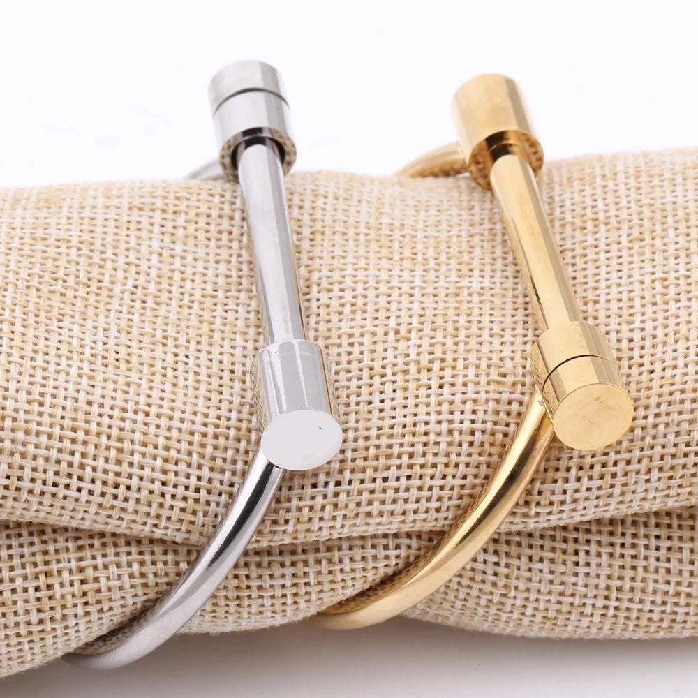Wholesale Western Titanium Gold Planted D-shaped Horseshoe Buckle Screw Stainless Steel Fashion Bracelet