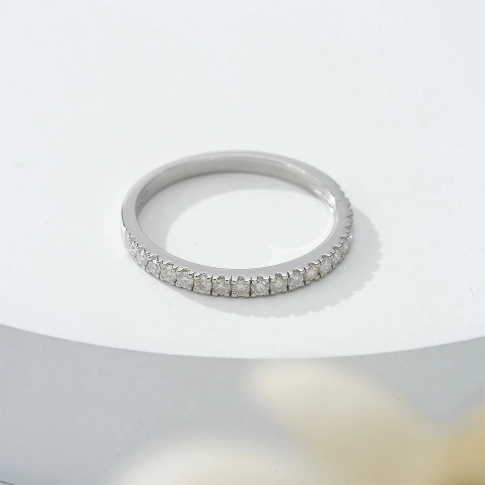 Starsgem Women Jewelry 1.5mm D VVS1 Round Moissanite S925 Silver Wedding Band Rings