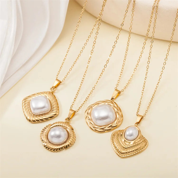 Wholesale New No Fade Waterproof Boho Fashion Stainless Steel 18k Gold Pearl Round Square Pendant Necklace