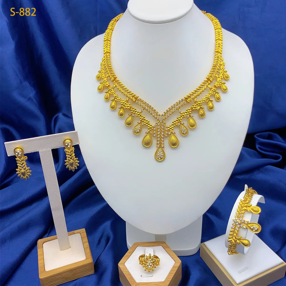 Luxury Dubai Bridal Wedding Classic 24K Gold Plated Copper Alloy 4-Piece Jewelry Set Teardrop Necklace Bracelet Earrings Ring