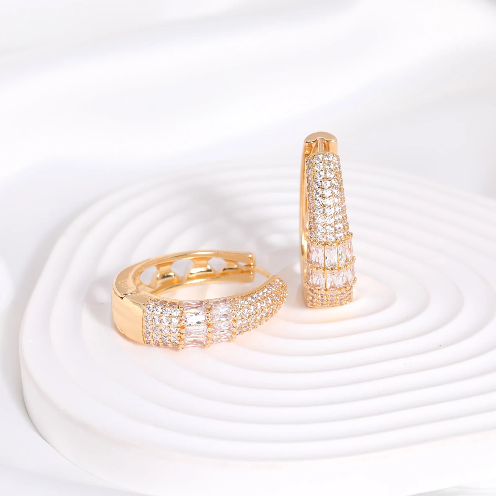 High Quality Geometric Earrings for Valentine's Day Minimalist Accessories with Rhodium Plating Manufactured by High Quality