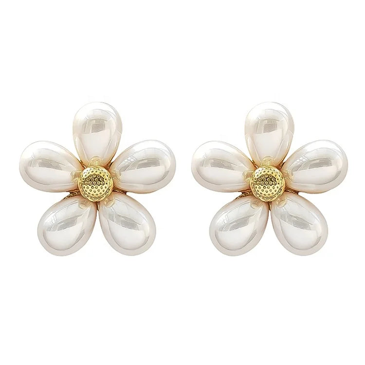 Vintage Temperament Brass Gold-plated Flower Inlaid Pearl Earrings Female Niche Design Custom Jewelry Gifts