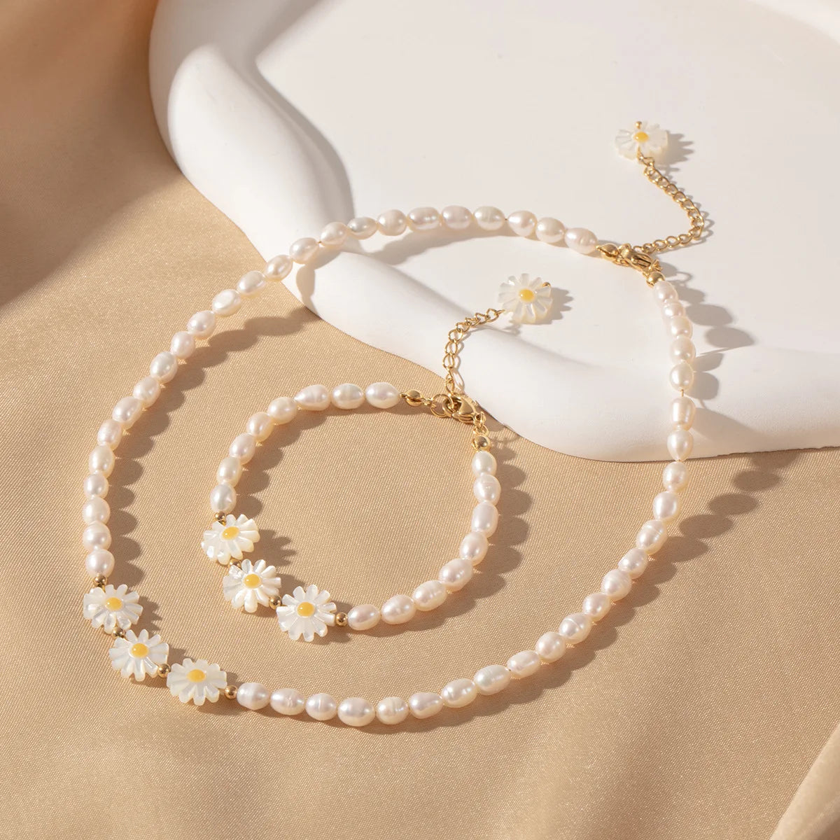 Custom Charm 925 Pearl Chain Natural Pearl Handmade Necklace Gold Shell Flower Necklace for Women