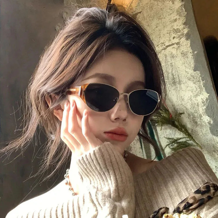 High Quality Female Metal Elliptical Sunglasses New Street Photography Sports Style Gold Frame 2025 Sunglasses Female Trending