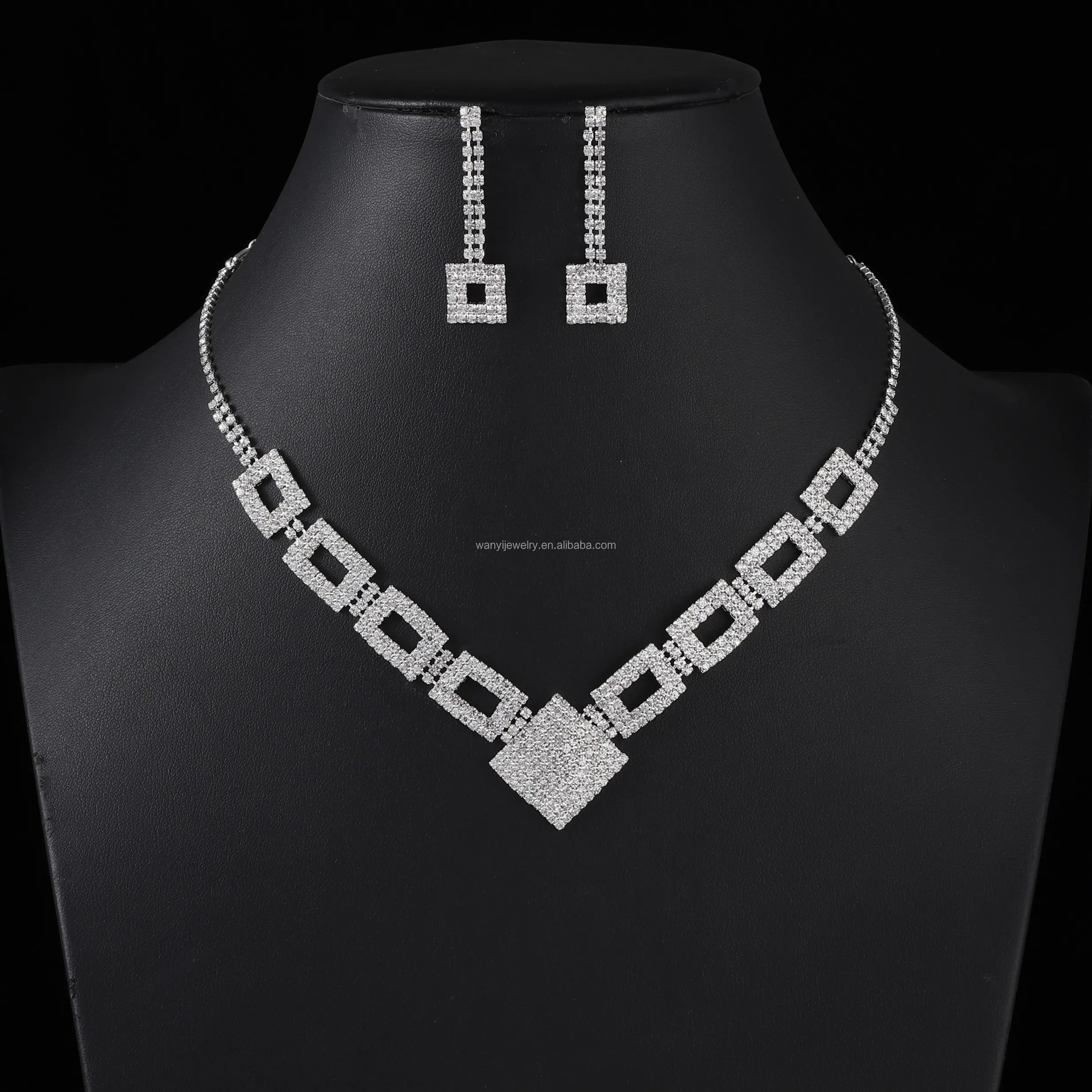 Fashionable square Rhinestone Necklace Exaggerated Geometric Design Necklace Earring Jewelry Set