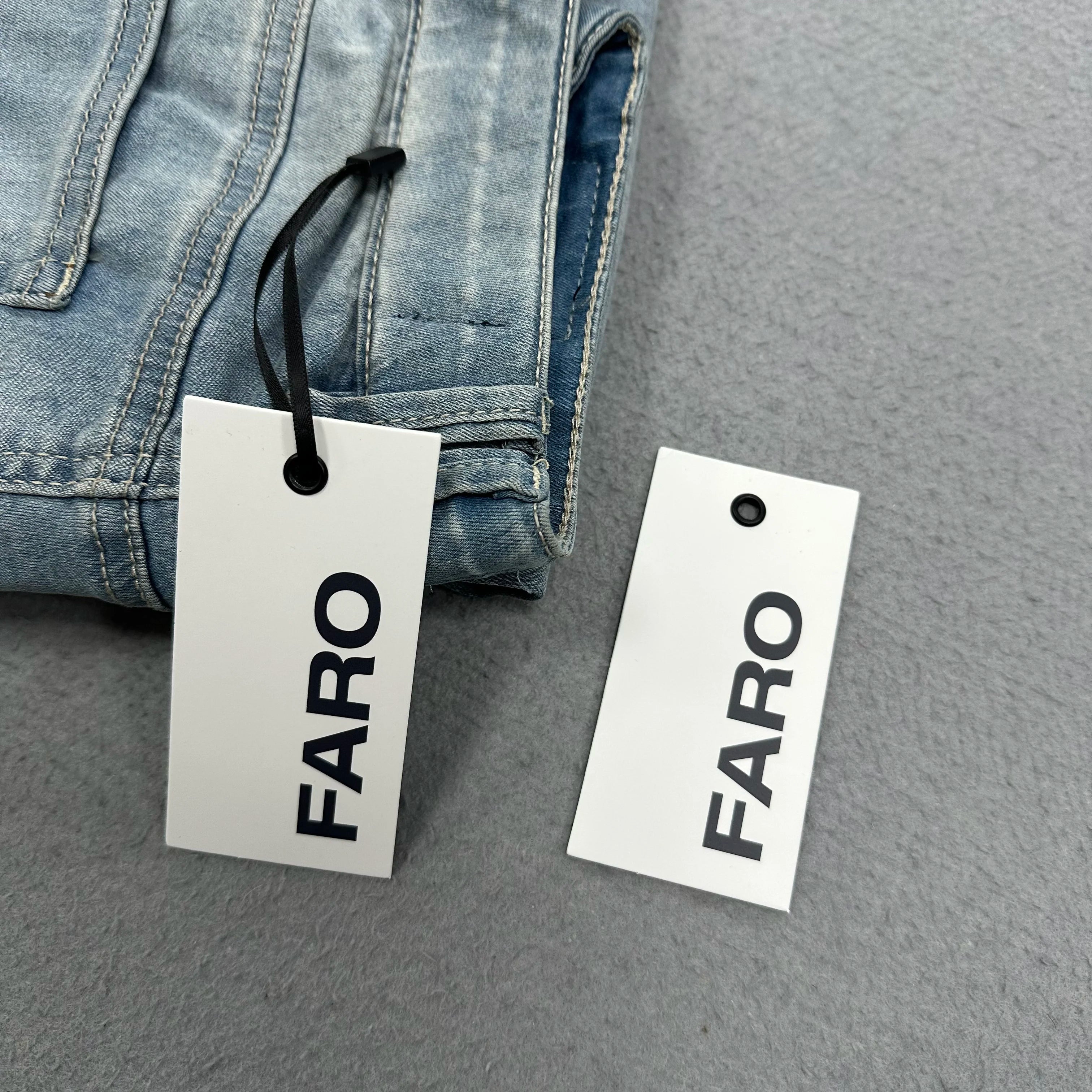 Custom Garment Swing Tag Plastic Cardboard Silver Foil Printing Hang Tags for Clothing Kraft Paper Luxury White Shoes Printed