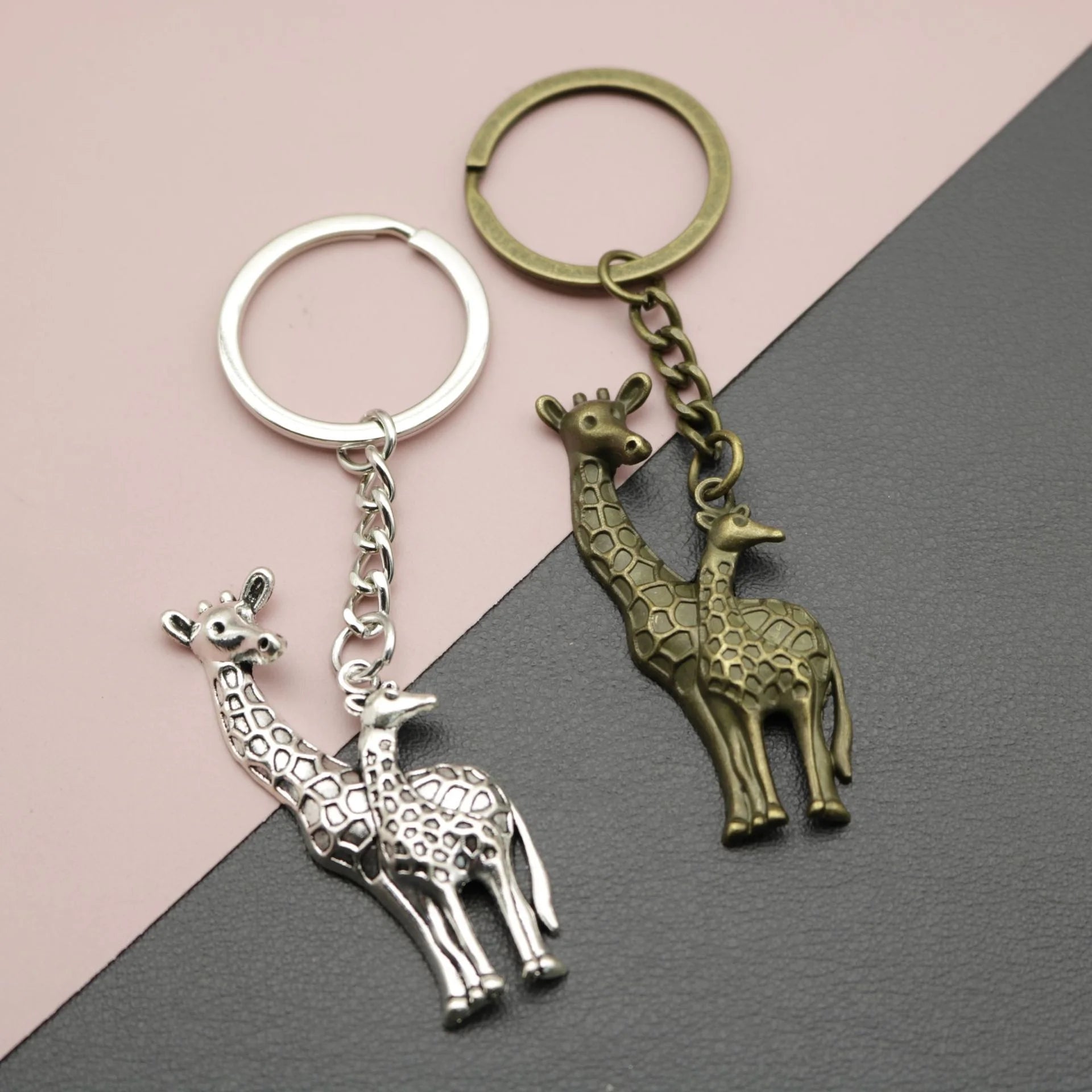 Wholesale Giraffe Keychain Pendant Giraffe-Shaped Alloy Keychain Pendant