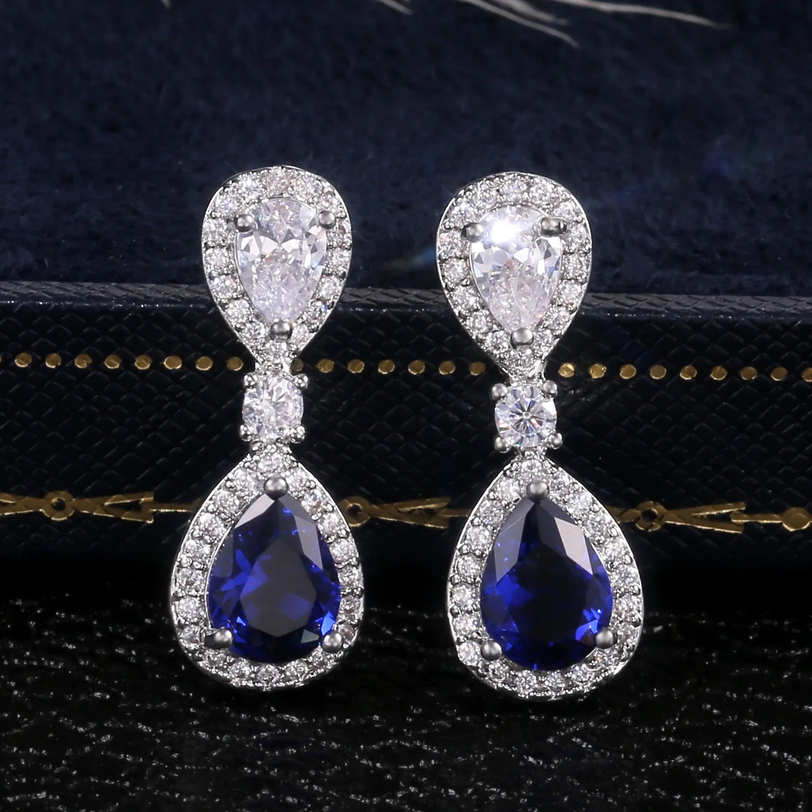 Huitan Noble Daily Party Water Drop Royal Blue and White Pear Zircon Stud Earrings Women Lady Vintage Blue Stud Earrings Female