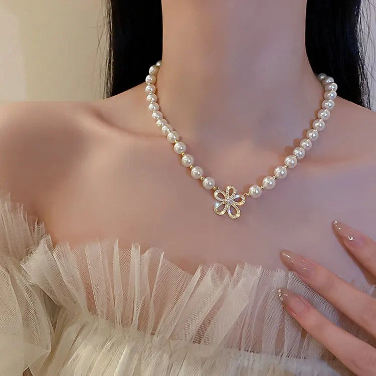 SC Korean Style Inlaid Rhinestone Flower Pendant Necklace Birthday Party Luxury Bright White Pearl Choker Necklace for Girls