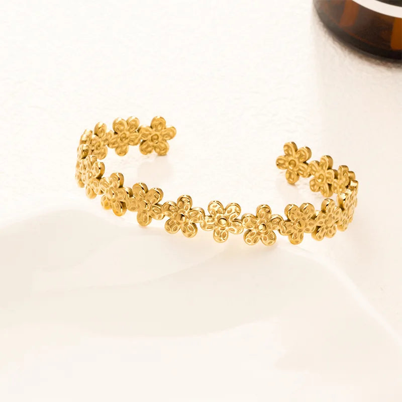 Waterproof 18k Gold Plated Stainless Steel Bracelet Vintage Hammer Texture Flower Cuff Bracelet for Women Pulseras Y Brazaletes