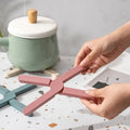 Wholesale Classic Durable Custom Color Eco-Friendly Waterproof Heat Resistant Pot Holder Placemat Silicone Mat for Dining Table