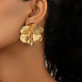 Hot Sale Friends Creative Gifts Temperament Retro Gold Silver Stud Earrings Beautiful Design Flower Earrings Gifts for Women