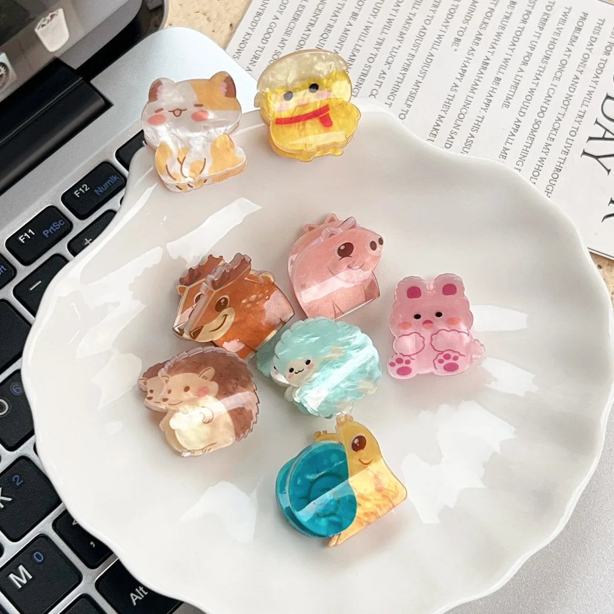 2025 Yi YHJ Women's Hair Accessories Small Mini 3cm Cute Fun Animal Acrylic Shark Clip Hair Claw Clips Girl Children Wholesale