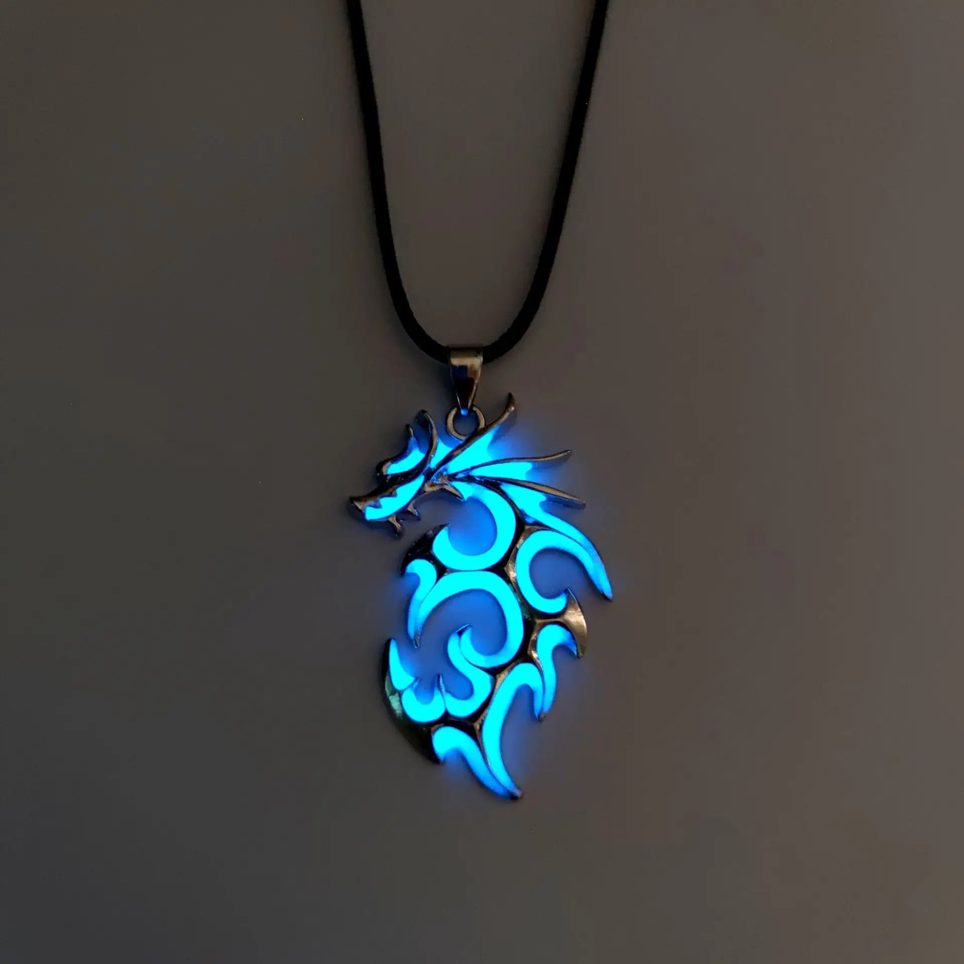 Trendy Male Domineering Luminous Flame Dragon Necklace Glow in the Dark Jewelry Dragon Pendant Necklaces