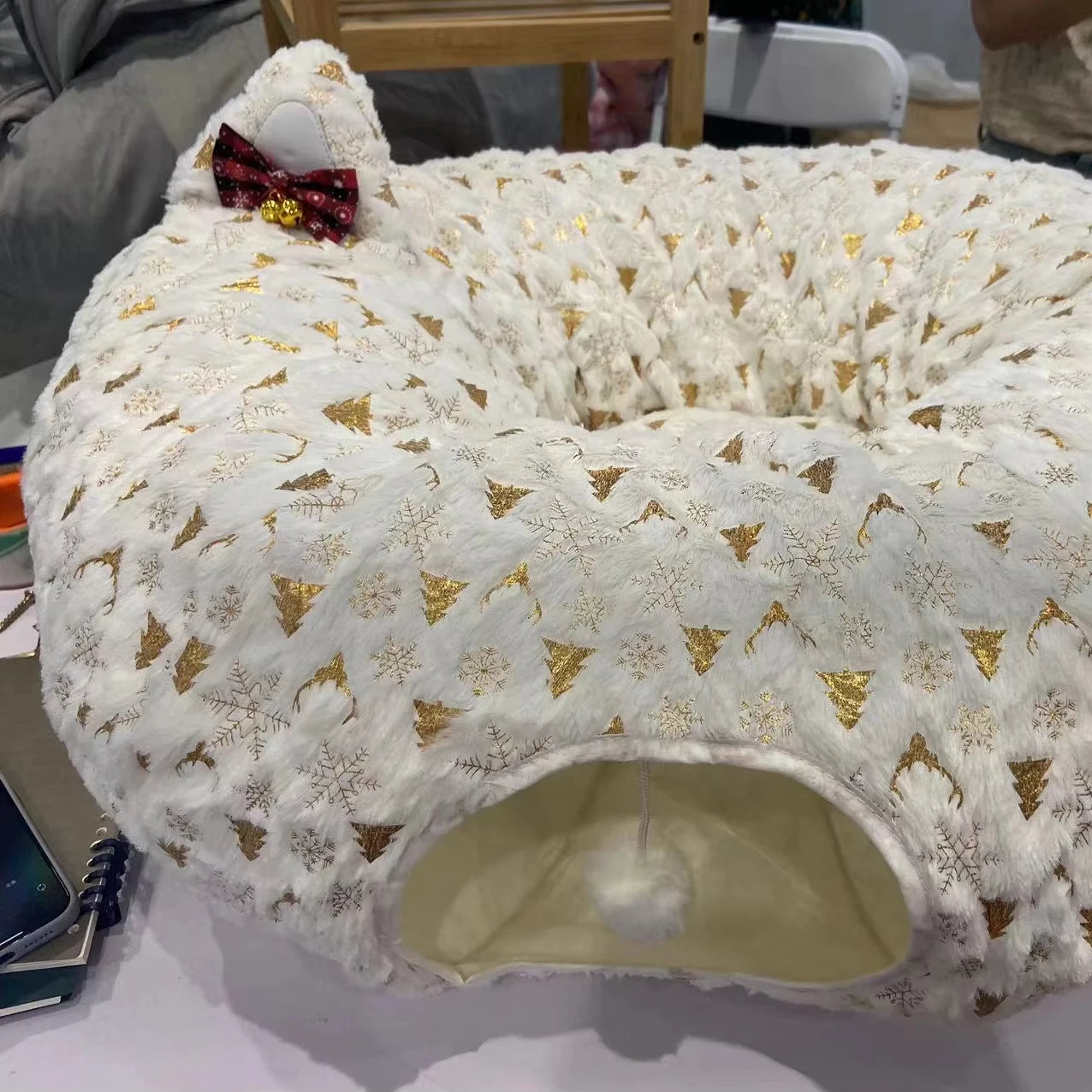 Manufacturers Wholesale Custom Cat Tunnel & Nest Summer Breathable Eco-Friendly Feather Leather Cat Scratch Toy for Family Use