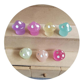 100Pcs Mini Resin Mushrooms Figurines Glow in Dark Luminous Mushroom Ornaments for Landscape Fairy Garden Birthday Party Decor