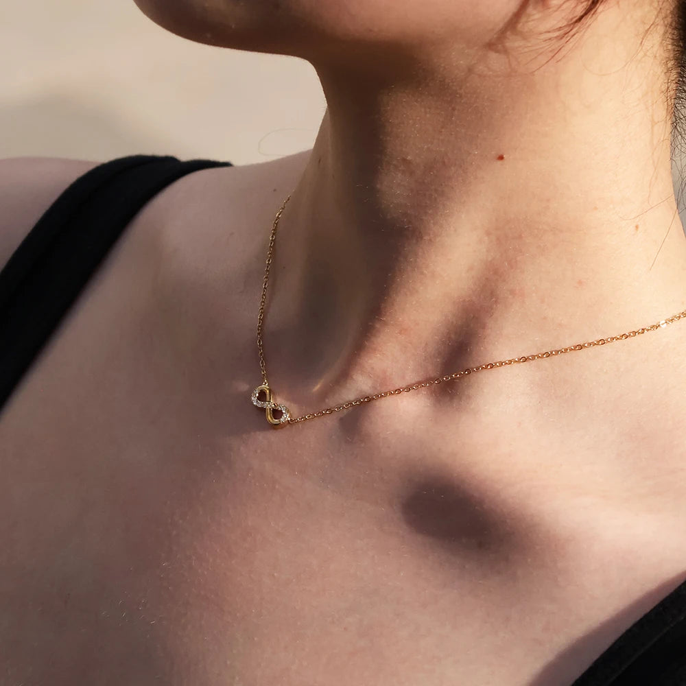 Trendy Gold Plated Zircon Stainless Steel Diamond-Encrusted Figure 8 Letter Pendant Necklace Personality Fashion Clavicle Chain