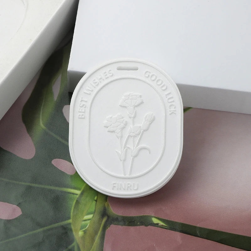 New Arrival Stocked Gift Car Wardrobe Hanging Air Freshener White Scented Ceramic Aroma Plaster Porcelain Flower Oil Diffuser