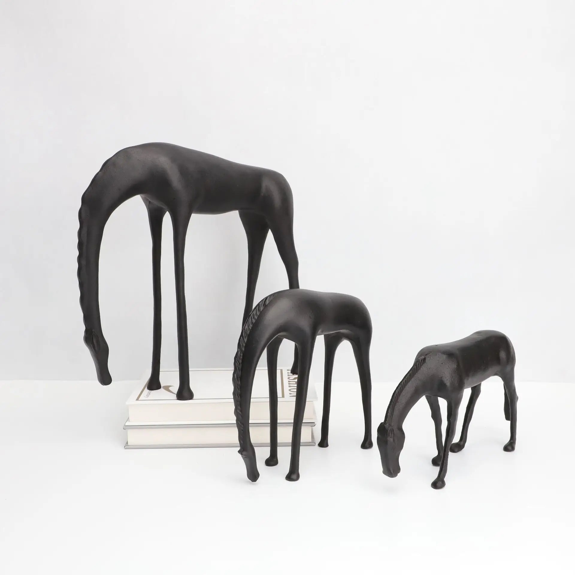 Animal Resin Decorative Ornament Creative Cast Iron Low Head Horse Low Head Deer Ornament Crafts Home Decor