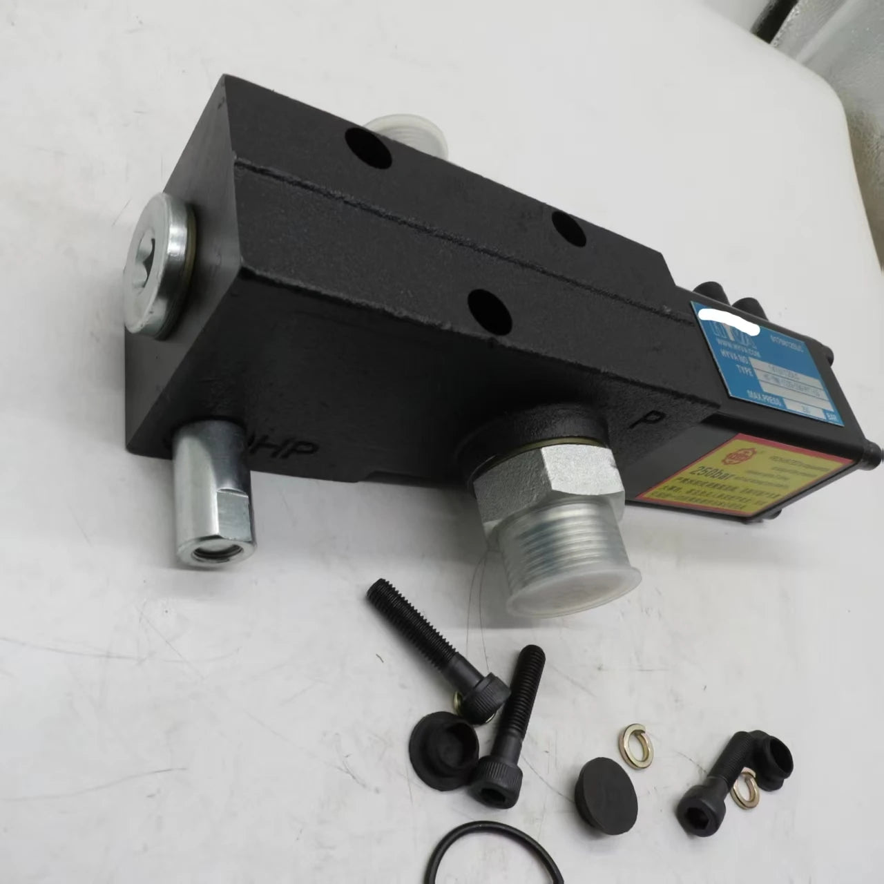 Best Selling Fuel tank Distribution Valve 14767125LC