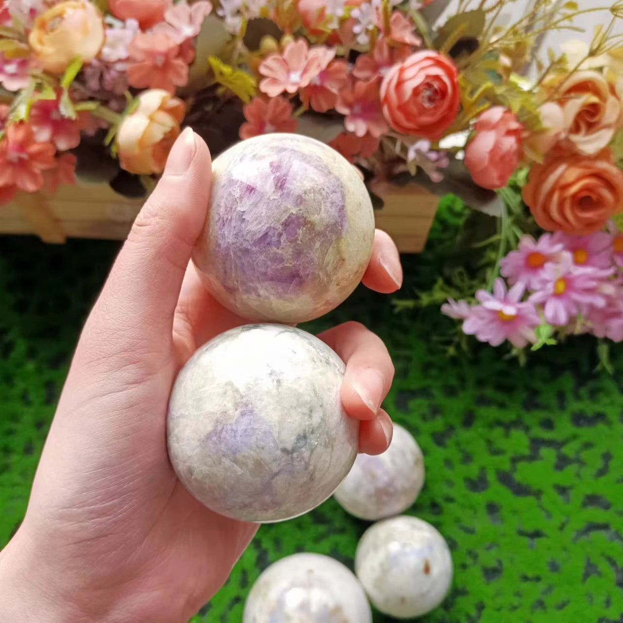 Purple Sodalite Sphere Ball Hot Sale Crystal Sphere Heal Stone Hackmanite for Feng Shui Decoration.