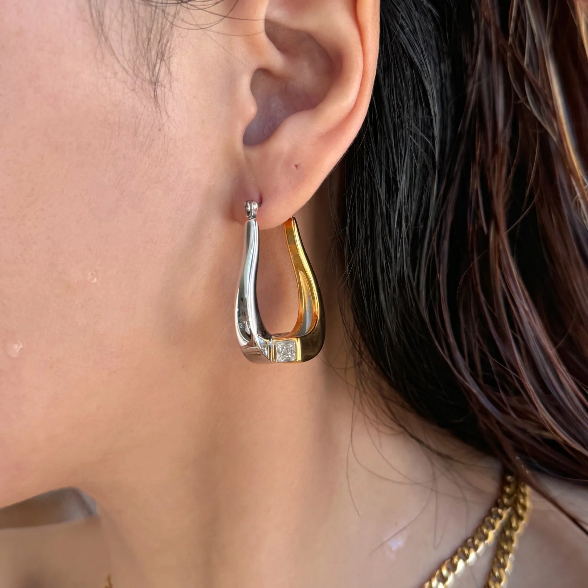 Dazan New HOT 18k Gold Plated Hypoallergenic Stainless Steel Neo Gothic Unique Horn Mixed Color Zircon Snap Earrings for Women