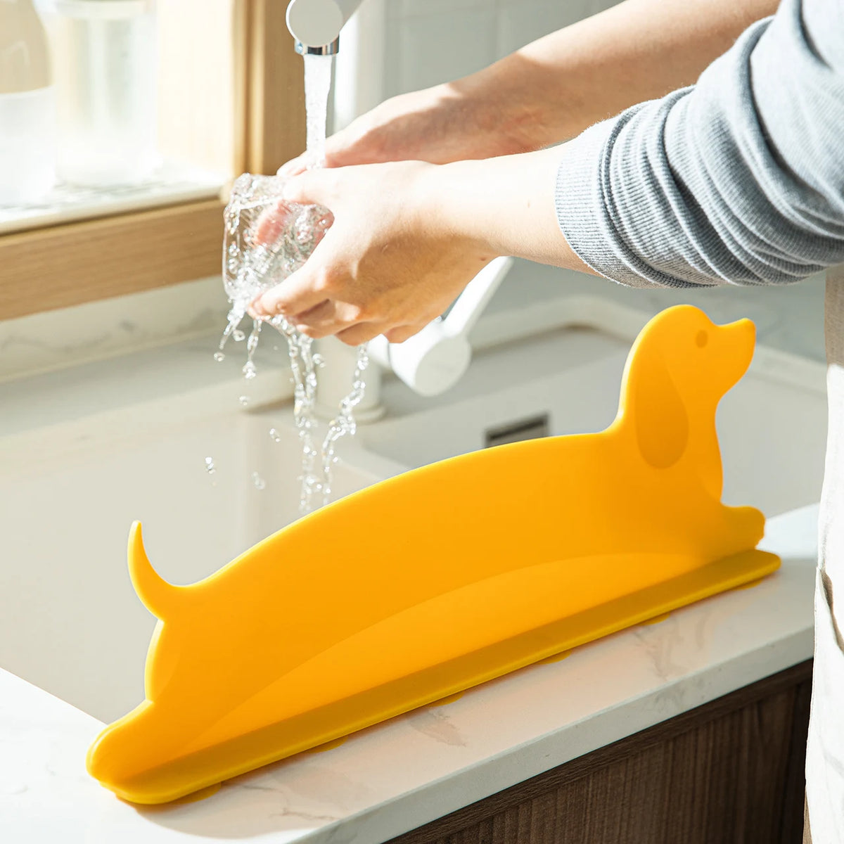 SHIMOYAMA Silicone Sink Splash Guard Non-Slip Secure Suction Cup Base Dog Kitchen Utensil for Kitchen Island MegaBDM