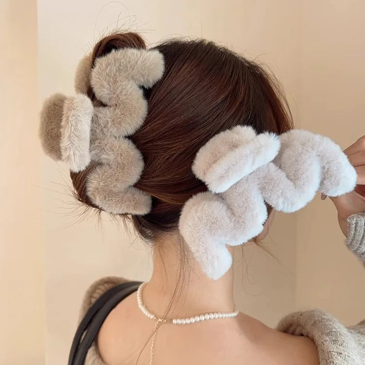Hot Selling Korean Shark Shape 12cm Wavy Barrette Hair Claw Clips Solid Color Plush Hair Decoration Accessories for Girls Resin